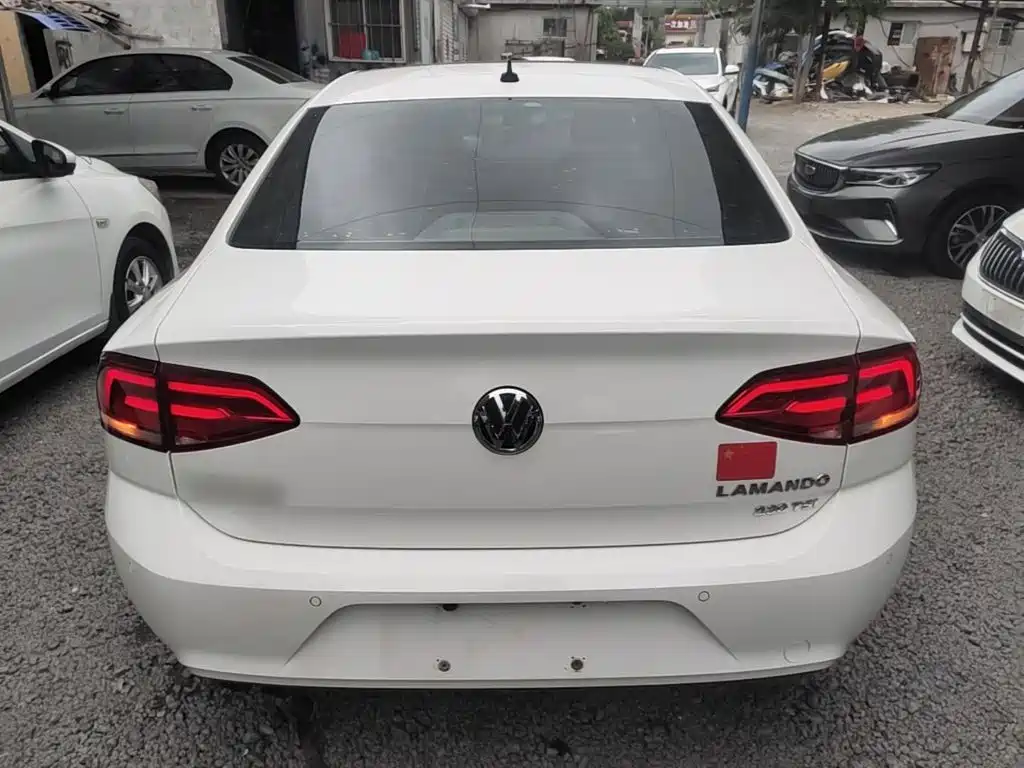 Lamando 230 TSI DSG Style