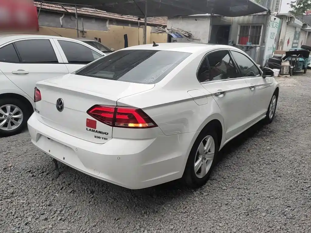 Lamando 230 TSI DSG Style
