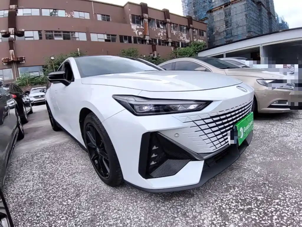 Changan UNI-V 1.5 T Distinguished