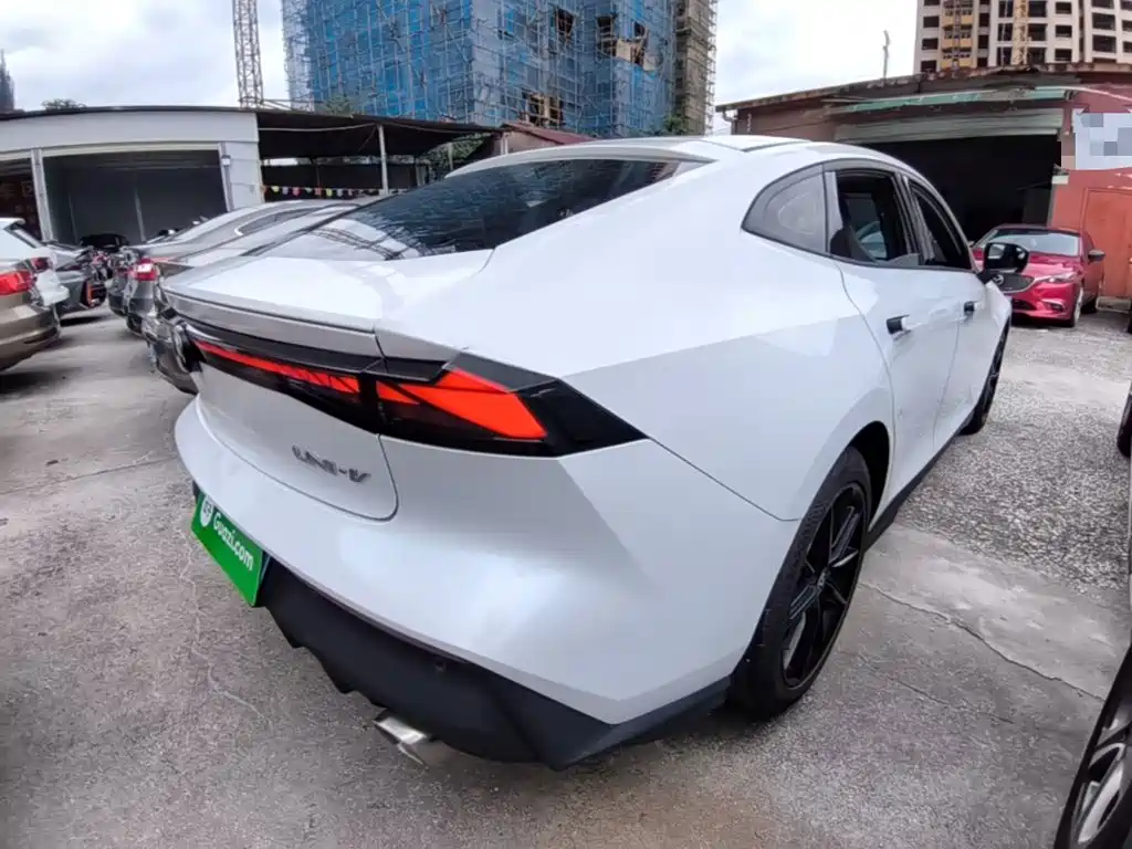 Changan UNI-V 1.5 T Distinguished