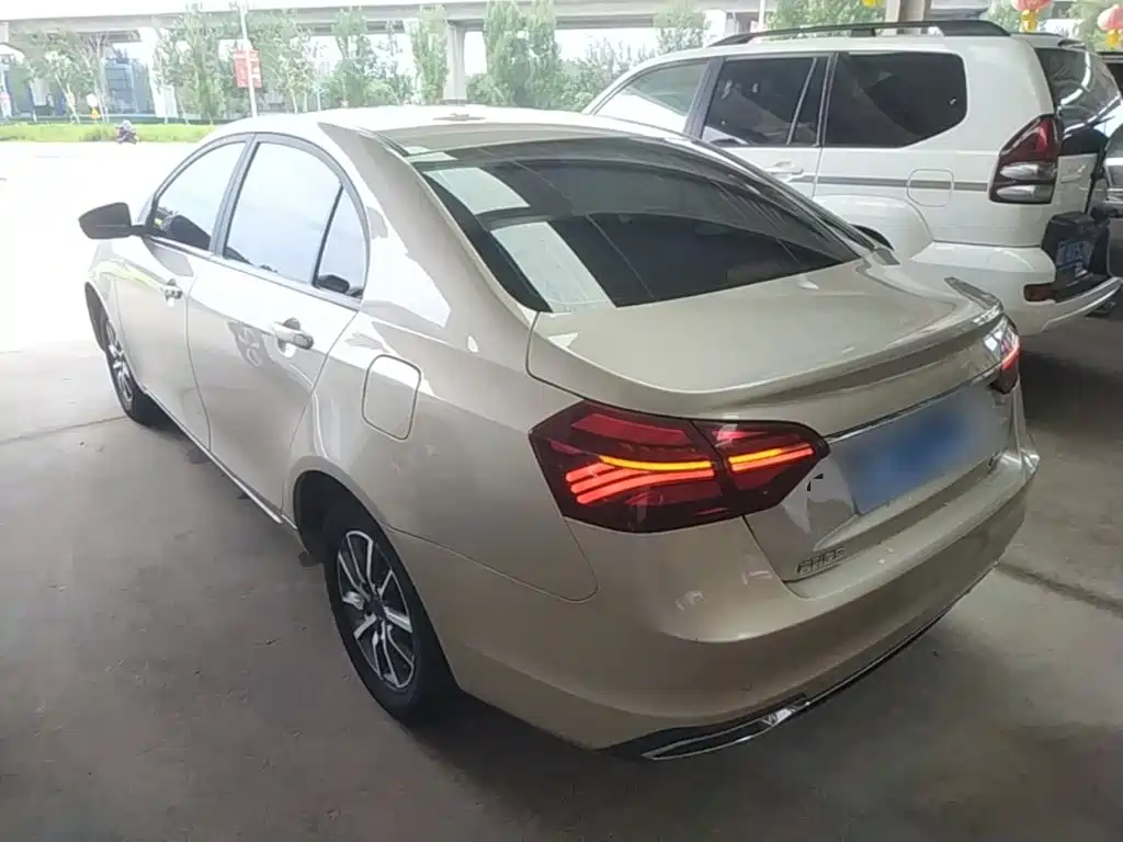 Emgrand Commander 1.5 L CVT Luxury CN-VI