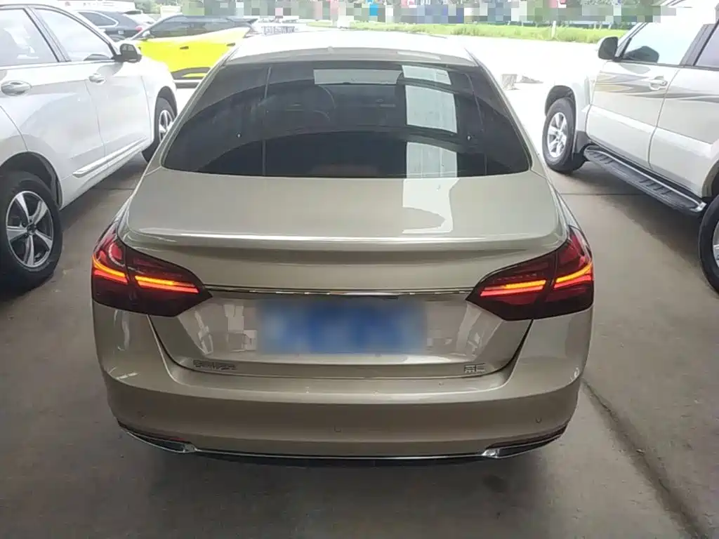 Emgrand Commander 1.5 L CVT Luxury CN-VI