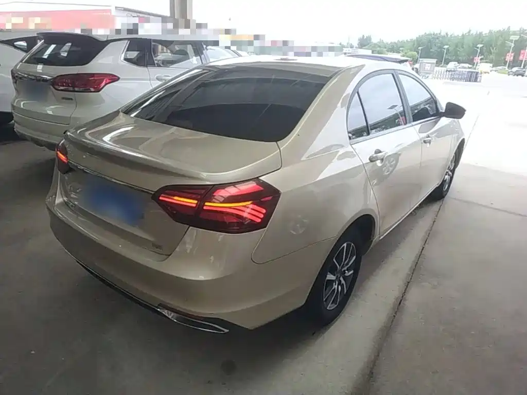 Emgrand Commander 1.5 L CVT Luxury CN-VI