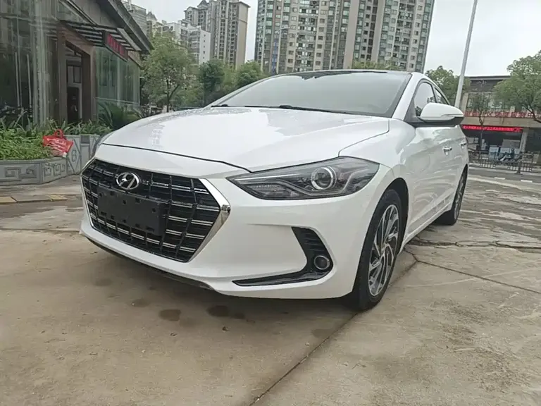 Hyundai Elantra 1.4 T DCT Dynamic Shine · Active