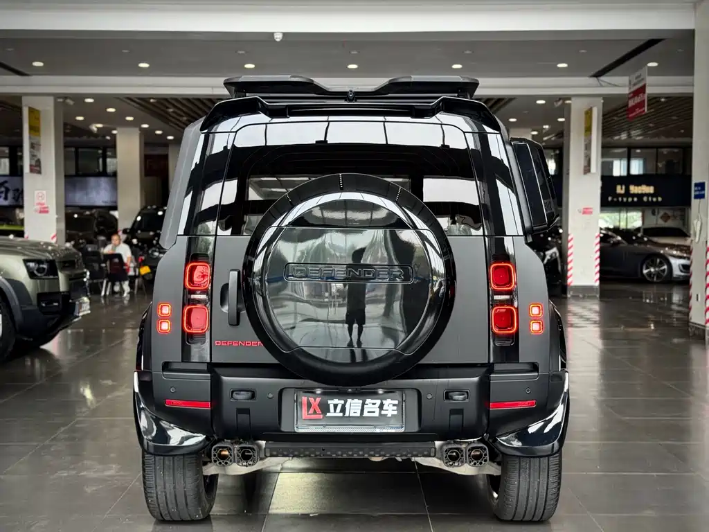 Land Rover Defender 110 3.0 T P400 X-DYNAMIC HSE