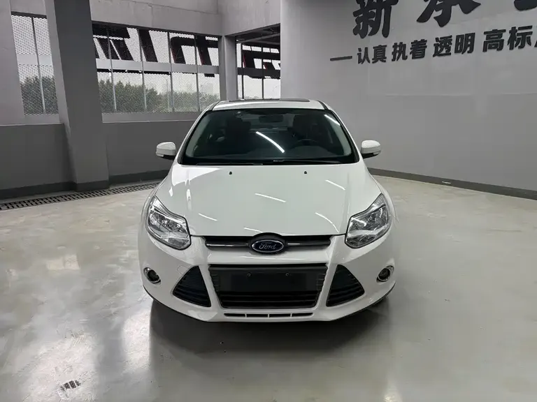 Ford Focus Hatchback 1.6 L Auto Style