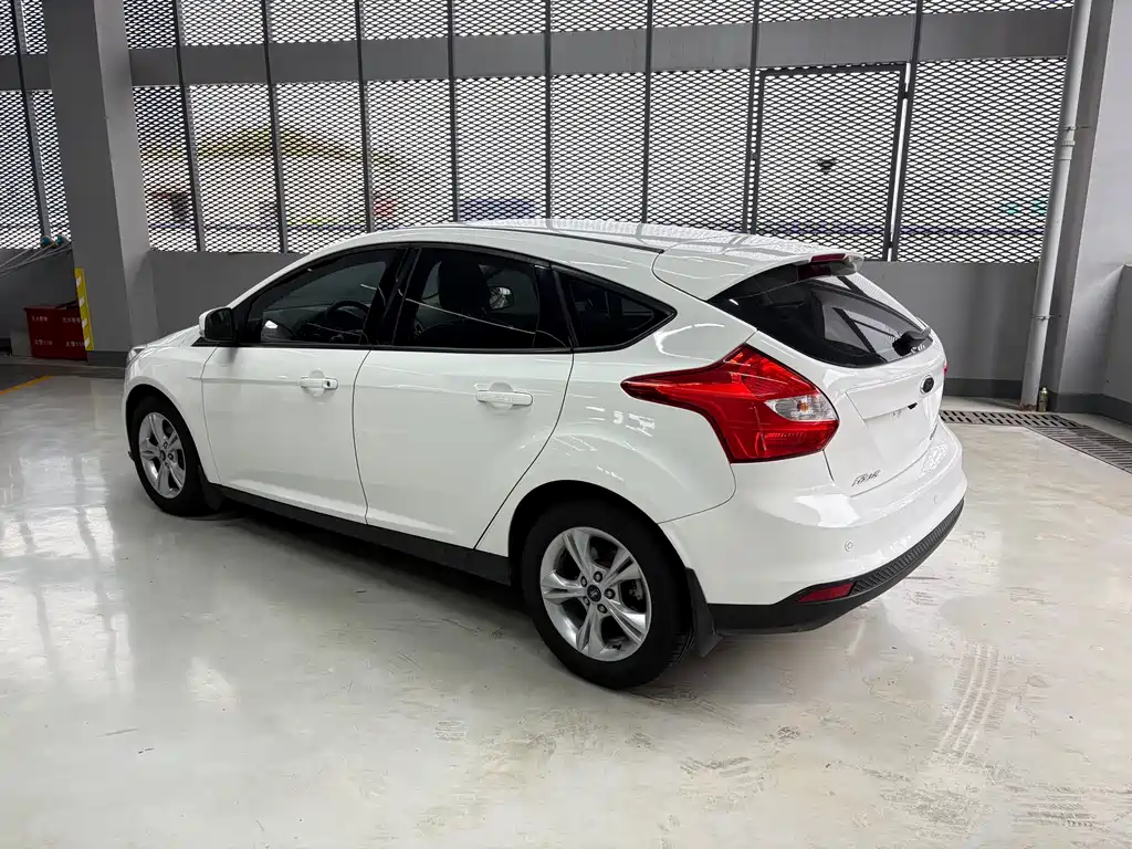 Focus Hatchback 1.6 L Auto Style