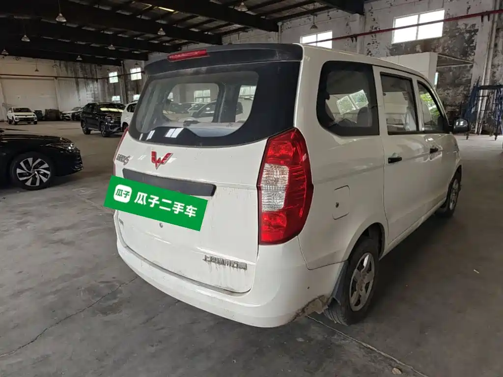 Wuling Hongguang 1.2 L S Basic CN-V