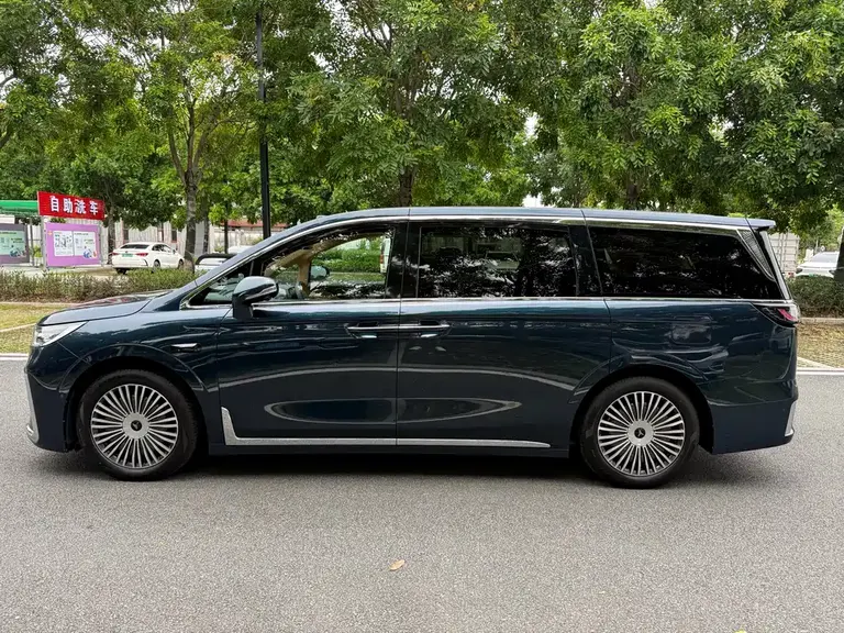 Voyah Dreamer PHEV 4 WD Distinguished Kunpeng