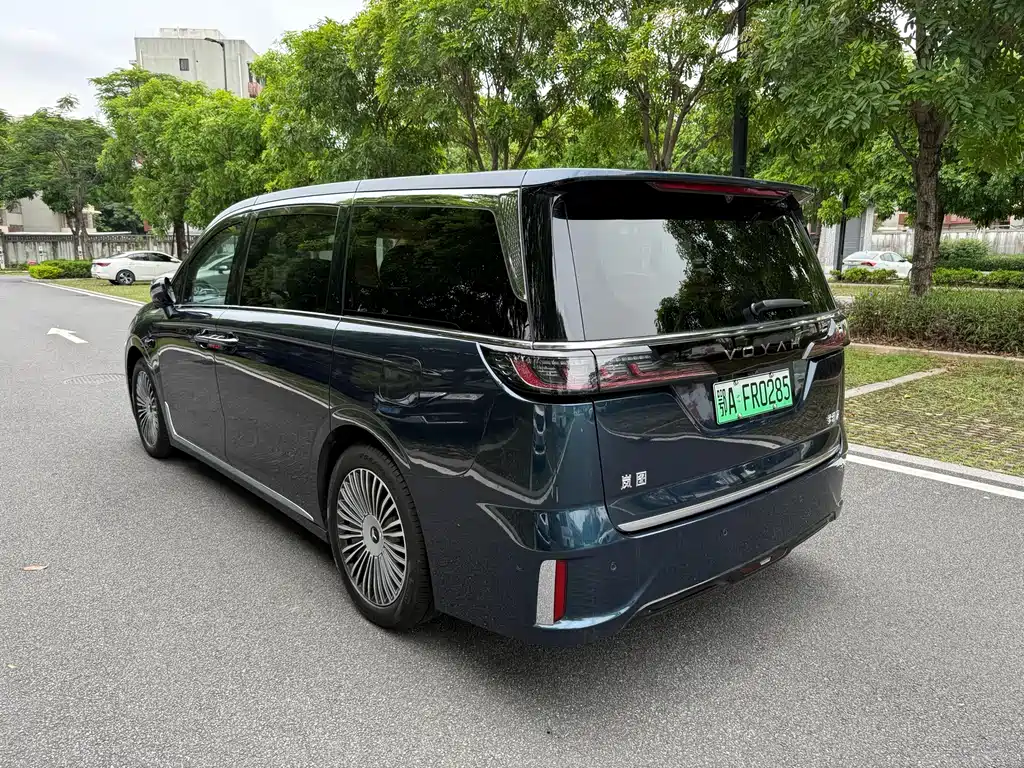 Voyah Dreamer PHEV 4 WD Distinguished Kunpeng