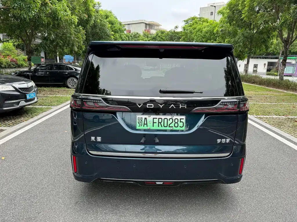 Voyah Dreamer PHEV 4 WD Distinguished Kunpeng