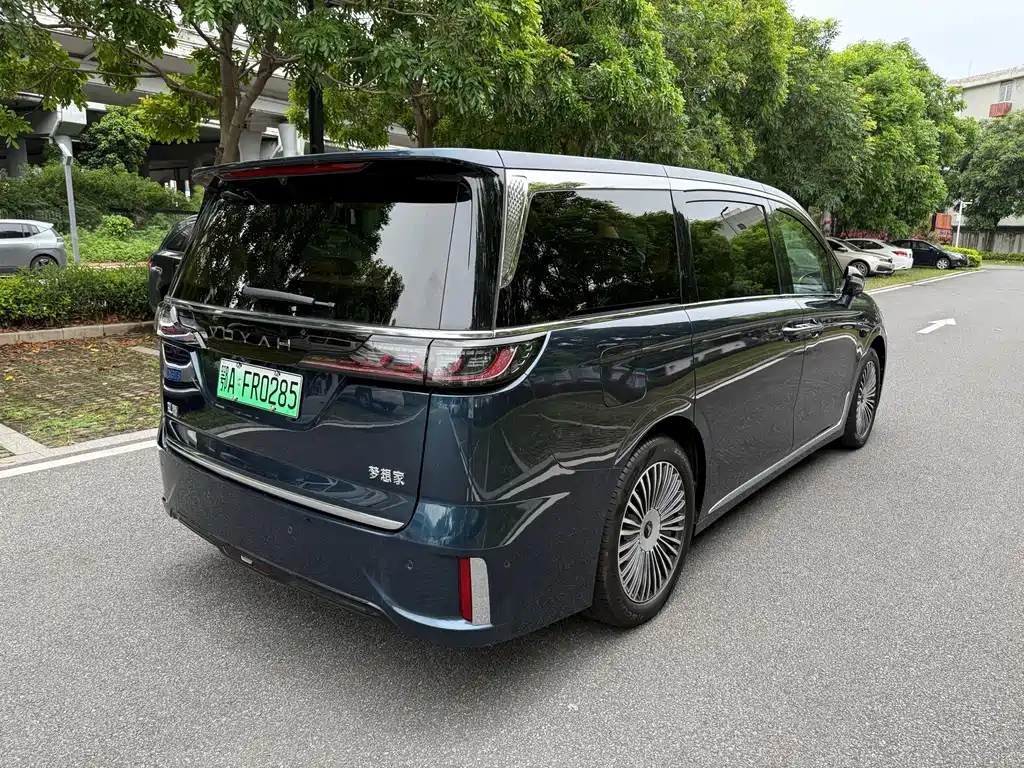 Voyah Dreamer PHEV 4 WD Distinguished Kunpeng