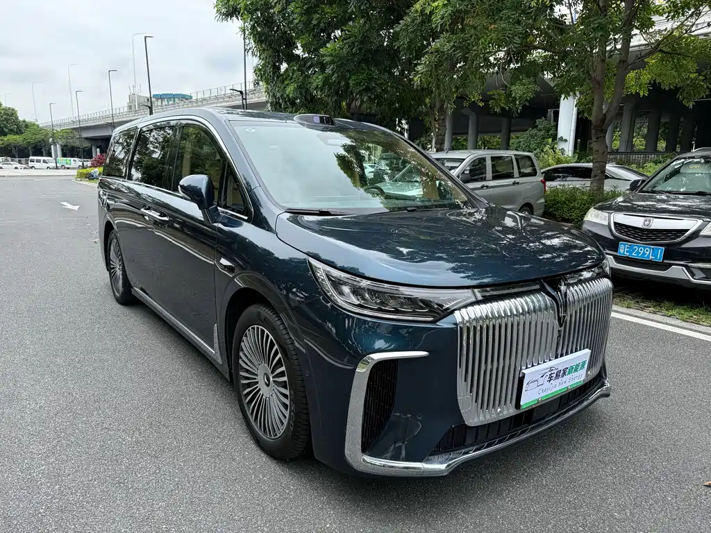 Voyah Dreamer PHEV 4 WD Distinguished Kunpeng
