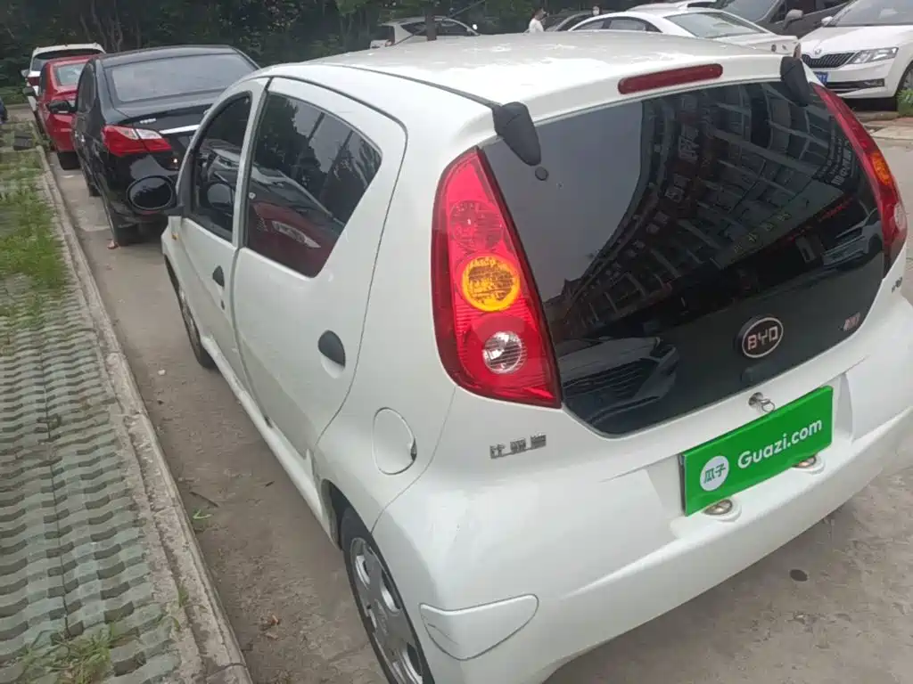 BYD F0 1.0 L AMT Joy Cool