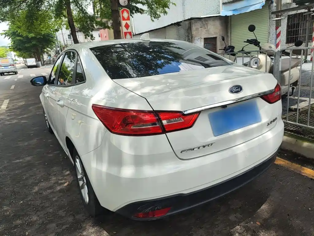 Escort Facelift 1.5 L Auto Quality Enjoyment( ) CN-VI