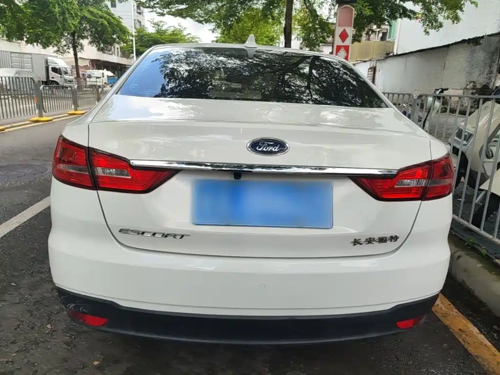 Escort Facelift 1.5 L Auto Quality Enjoyment( ) CN-VI