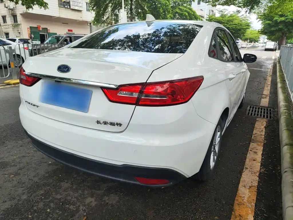 Escort Facelift 1.5 L Auto Quality Enjoyment( ) CN-VI