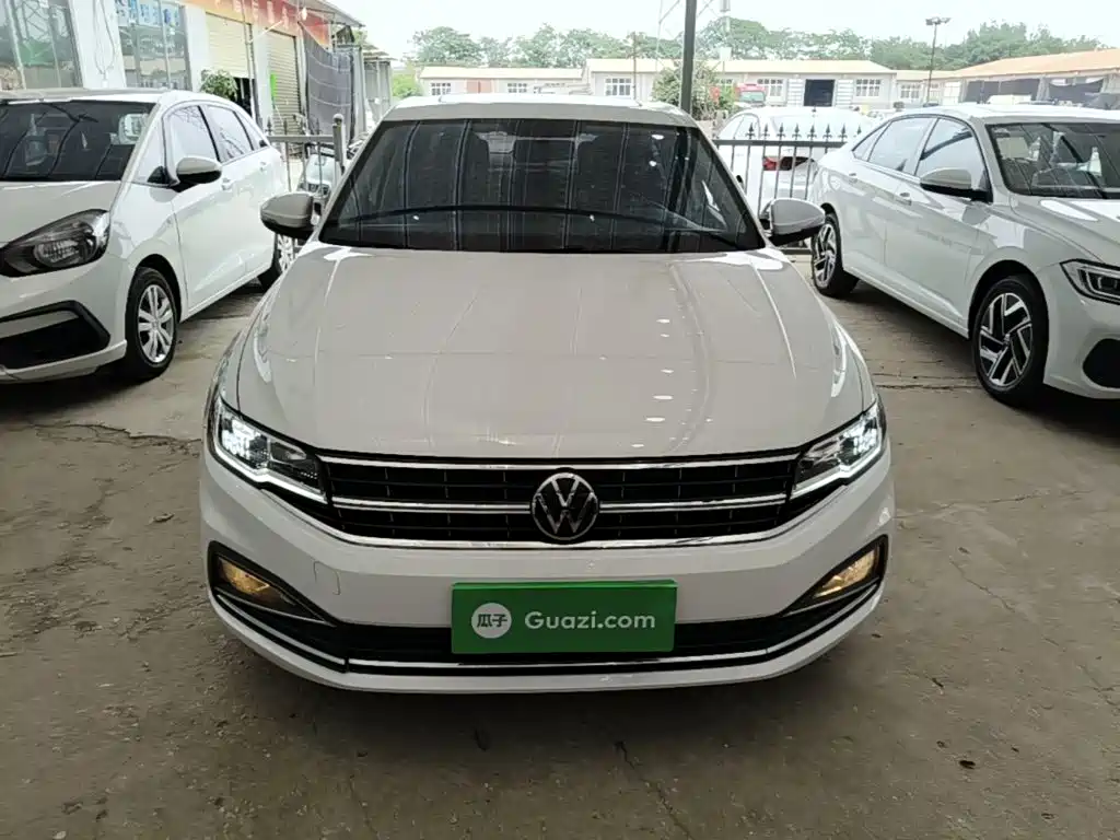 Bora 1.5 L Auto Comfort Connected