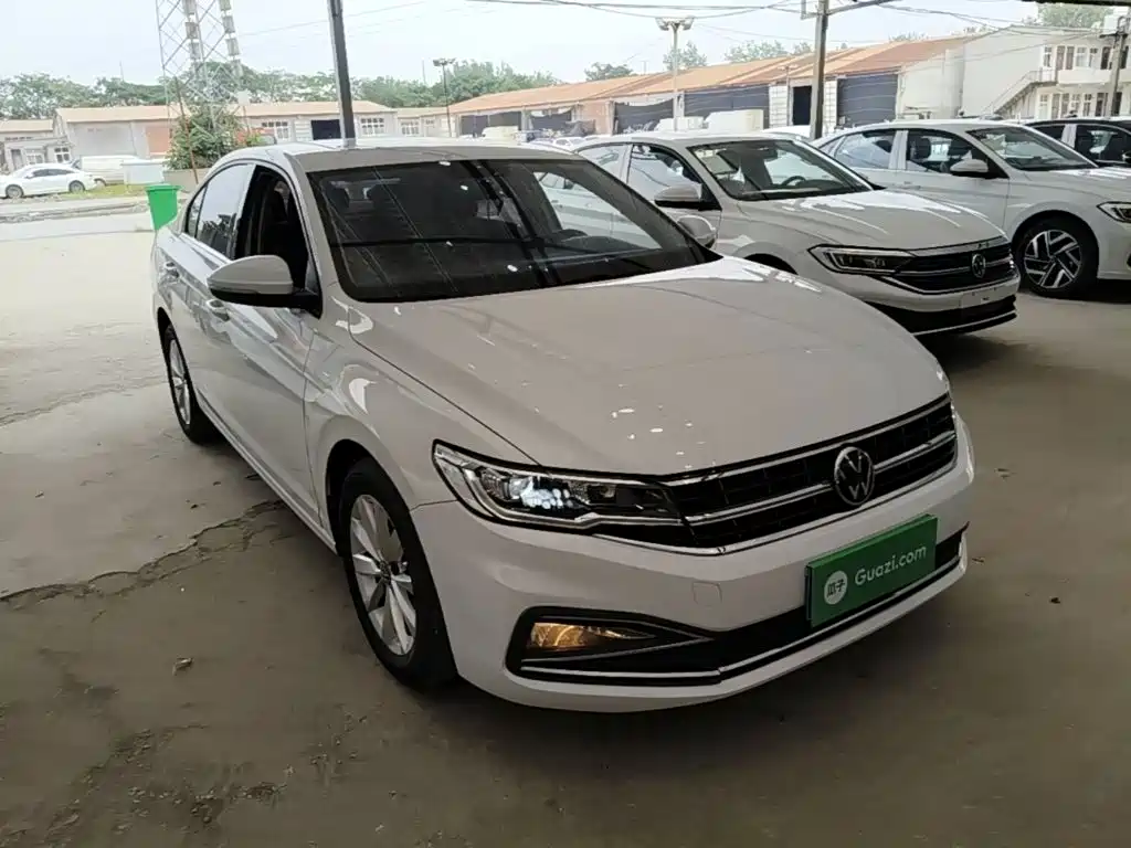 Bora 1.5 L Auto Comfort Connected
