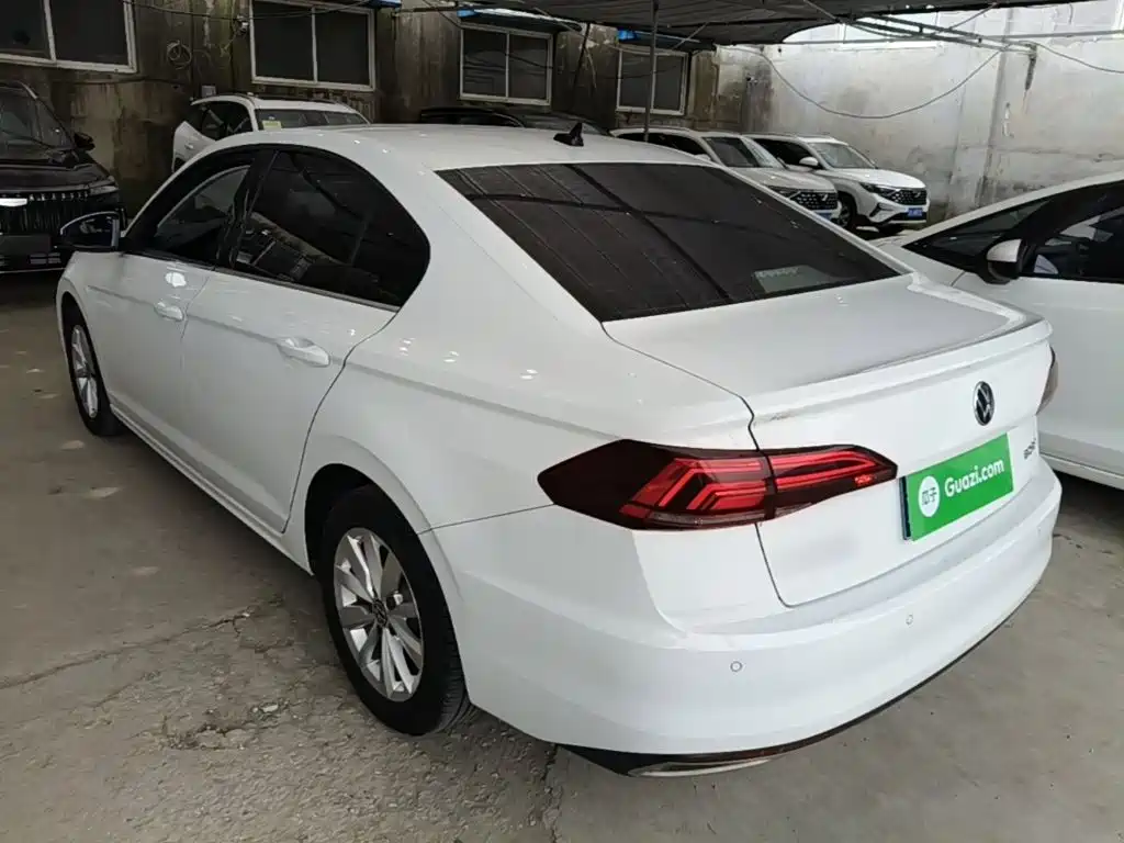 Bora 1.5 L Auto Comfort Connected