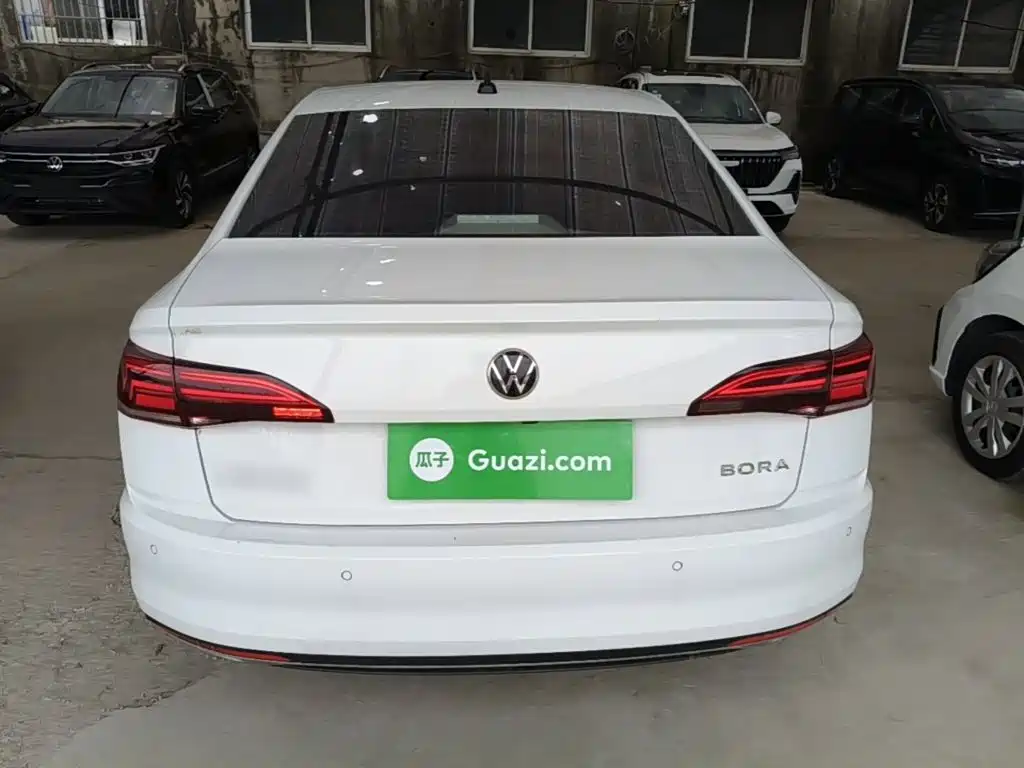 Bora 1.5 L Auto Comfort Connected