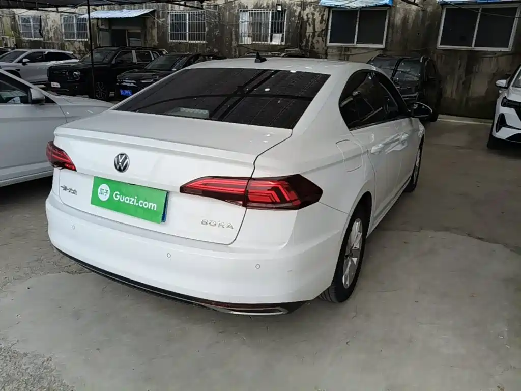 Bora 1.5 L Auto Comfort Connected