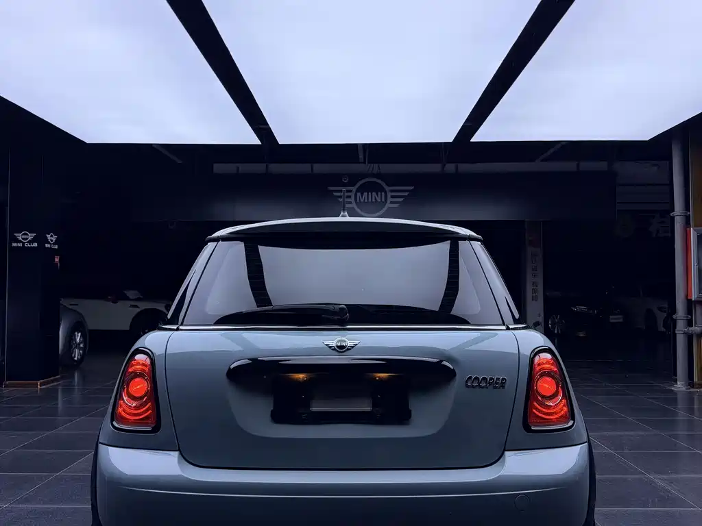 MINI 1.6 L COOPER Fun