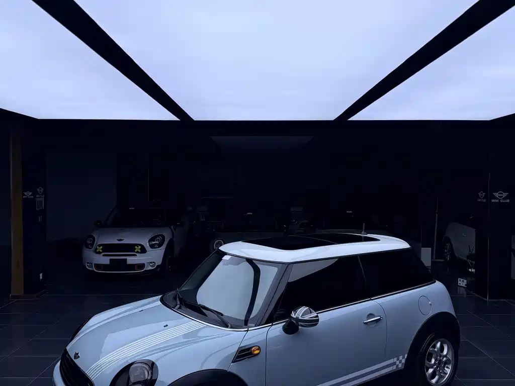MINI 1.6 L COOPER Fun