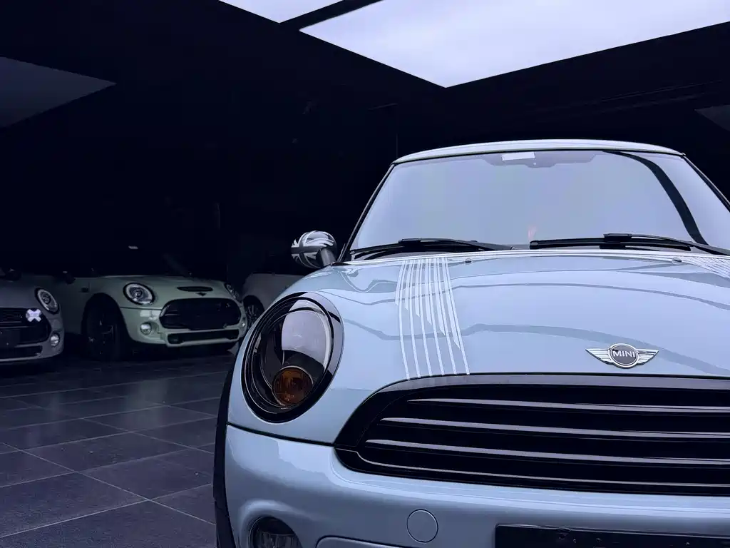 MINI 1.6 L COOPER Fun