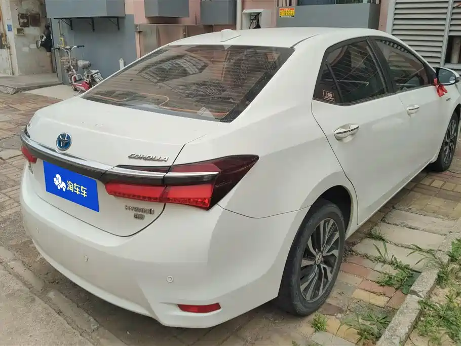 Corolla 卡罗拉 2016款 双擎 1.8 L E-CVT领先版