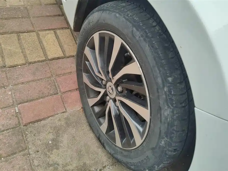 Corolla 卡罗拉 2016款 双擎 1.8 L E-CVT领先版