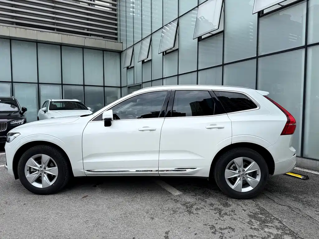 Volvo XC60 B5 4 WD Smart Ease Luxury