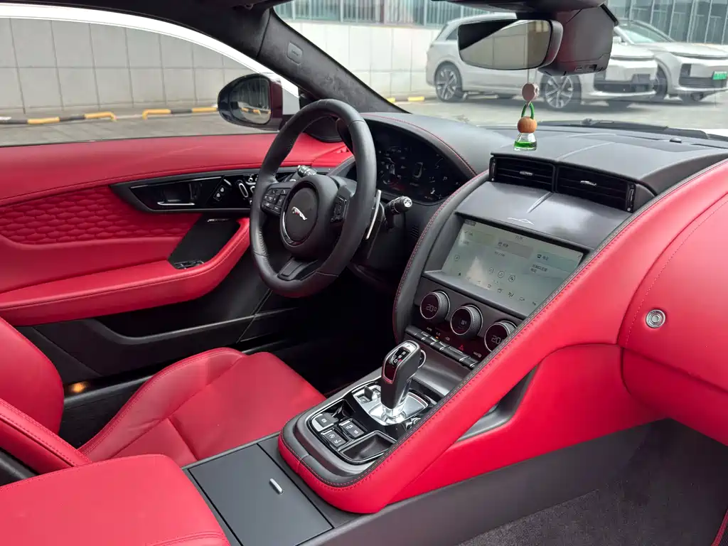 Jaguar F-TYPE P300 75 Anniversary Collector Hardtop