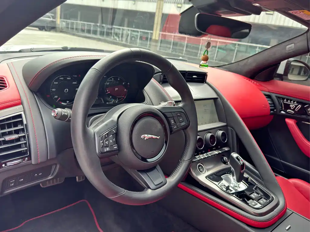 Jaguar F-TYPE P300 75 Anniversary Collector Hardtop