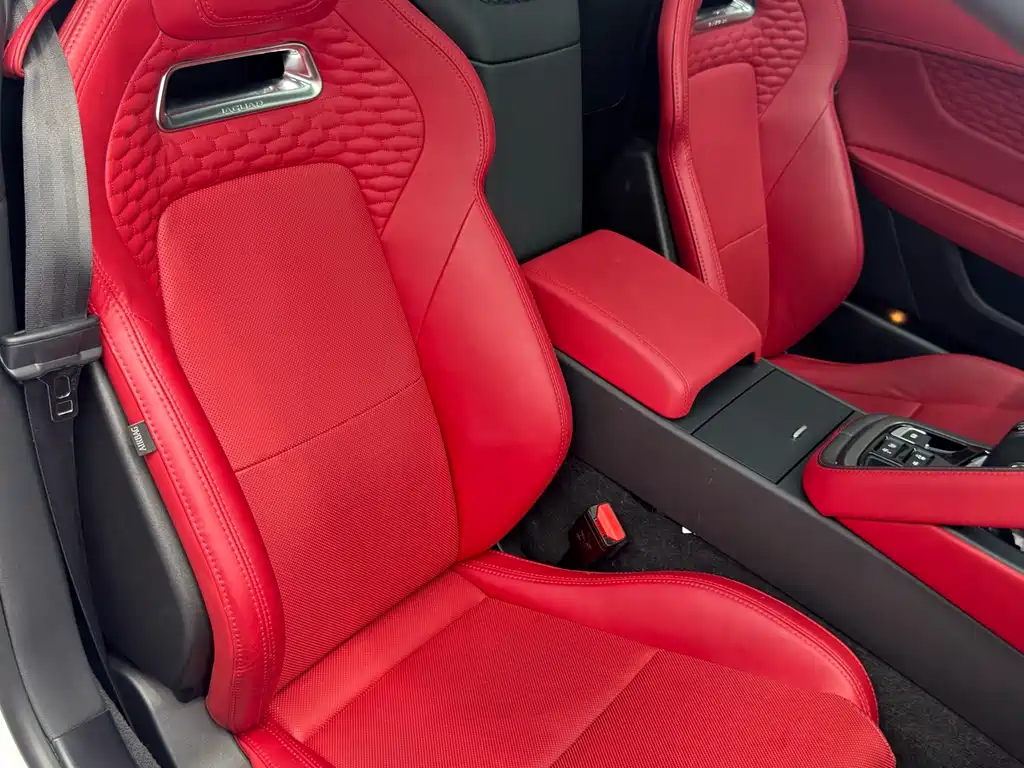 Jaguar F-TYPE P300 75 Anniversary Collector Hardtop