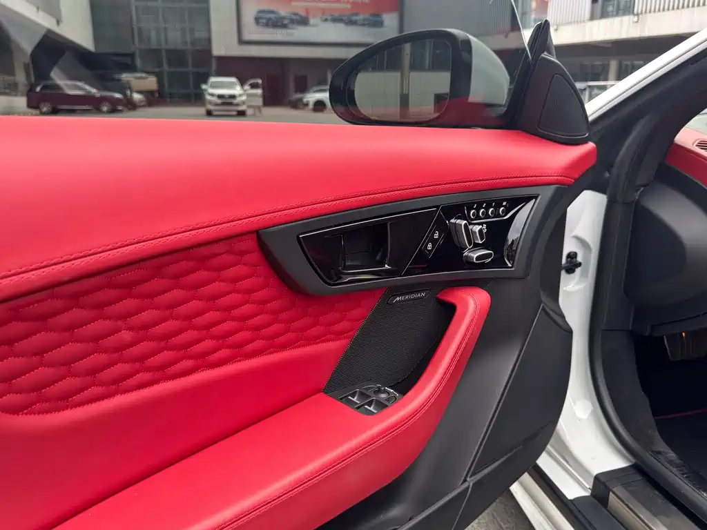 Jaguar F-TYPE P300 75 Anniversary Collector Hardtop