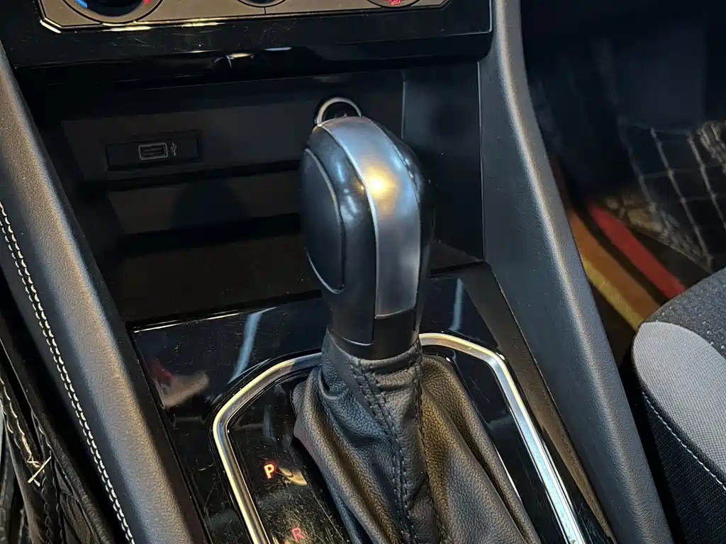 Jetta VS5 280 TSI Auto Progressive
