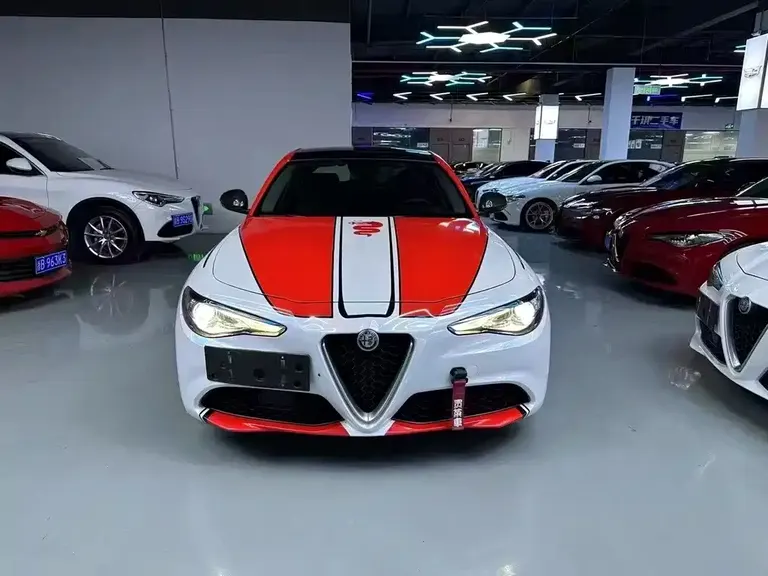 Alfa Romeo Giulia 2.0 T 280 HP Dark Night Phantom Limited