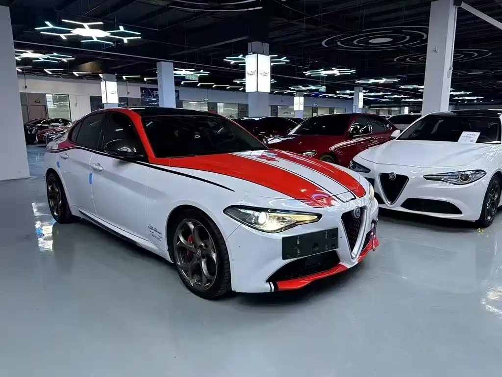 Giulia 2.0 T 280 HP Dark Night Phantom Limited