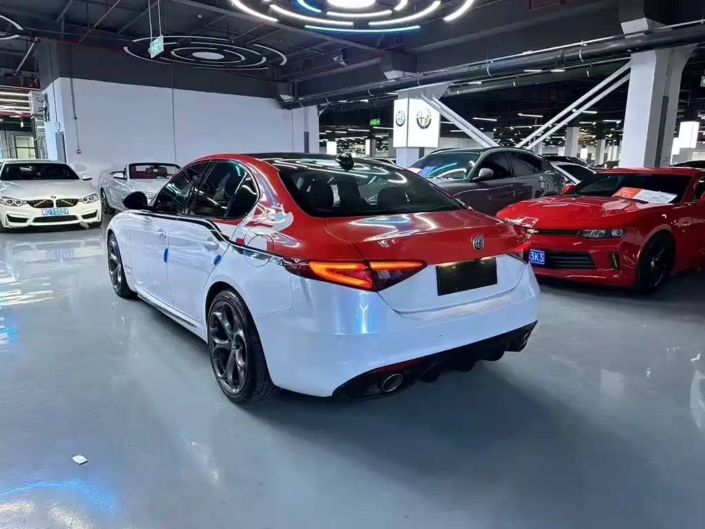 Giulia 2.0 T 280 HP Dark Night Phantom Limited