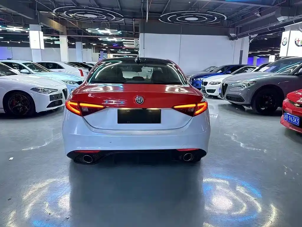 Giulia 2.0 T 280 HP Dark Night Phantom Limited