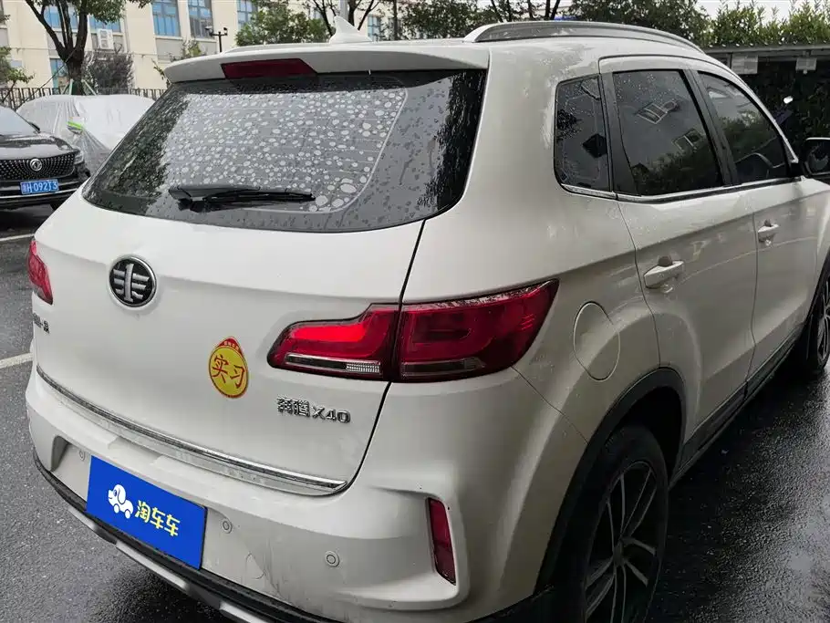 Besturn X40 1.6 L Auto Luxury
