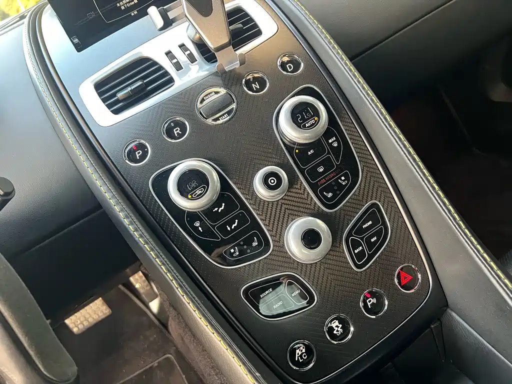 Vanquish Vanquish 2013款 6.0 L 标准型