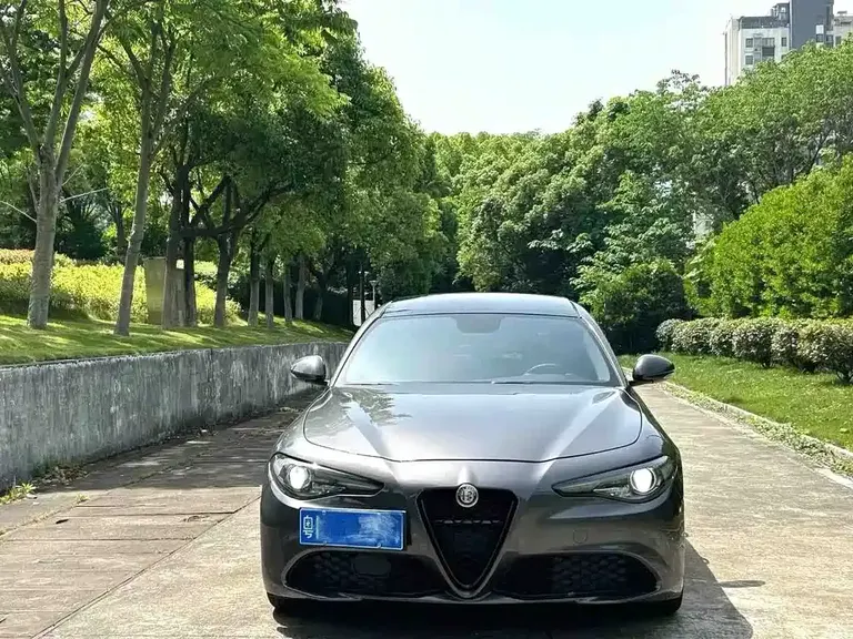 Alfa Romeo Giulia 2.0 T 280 HP Luxury