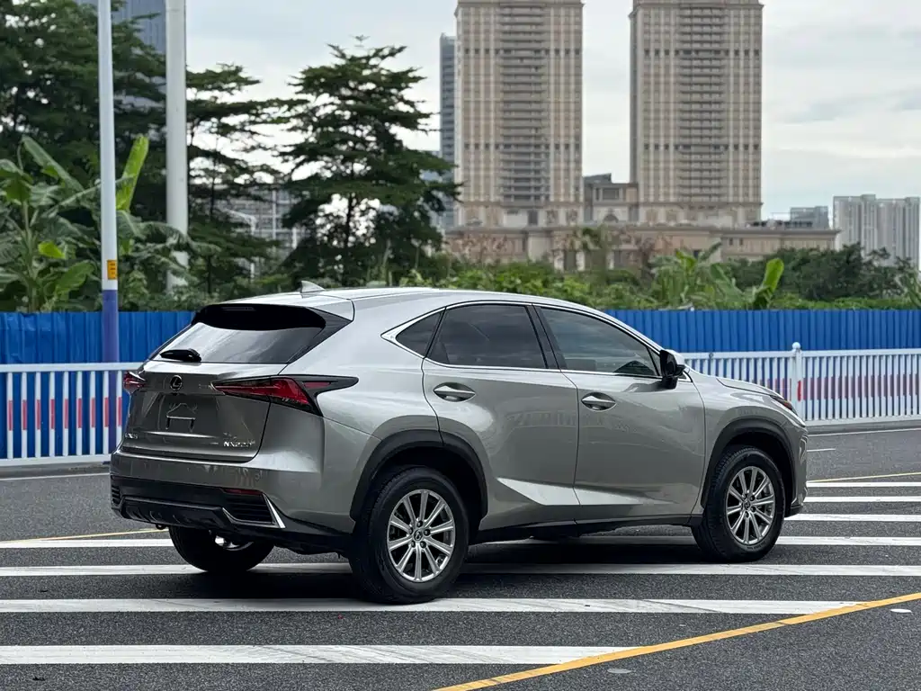 Lexus NX 200 FWD Sharp Travel CN-V