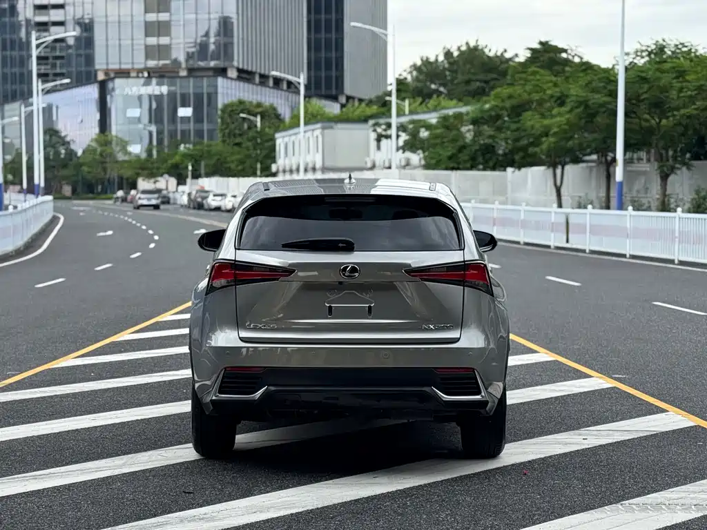 Lexus NX 200 FWD Sharp Travel CN-V