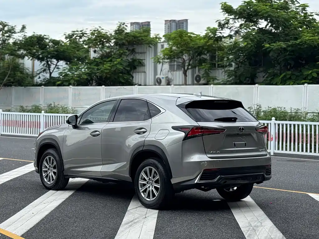 Lexus NX 200 FWD Sharp Travel CN-V