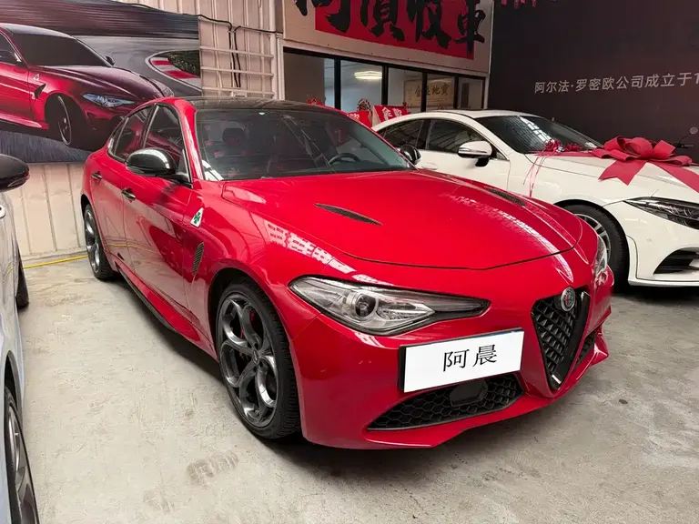 Alfa Romeo Giulia 2.0 T 280 HP Luxury