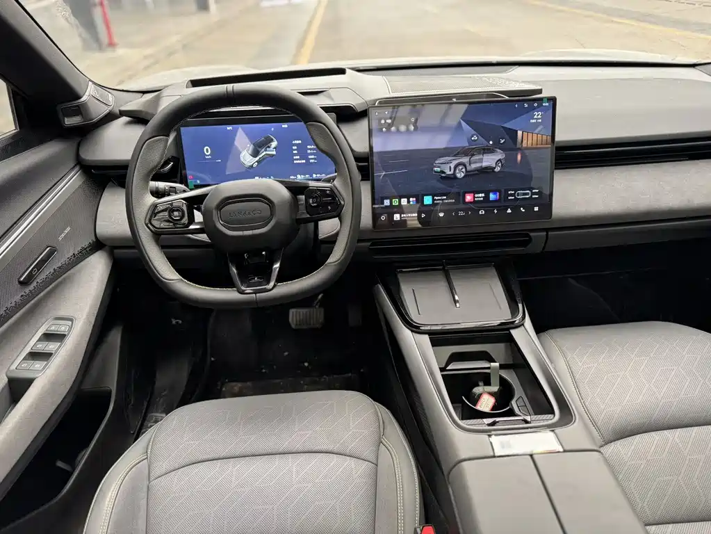Lynk & Co 08 EM-P 120 km Long Range Halo
