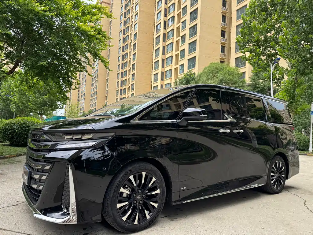 Vellfire Crown Dual Engine 2.5 L Supreme Executive